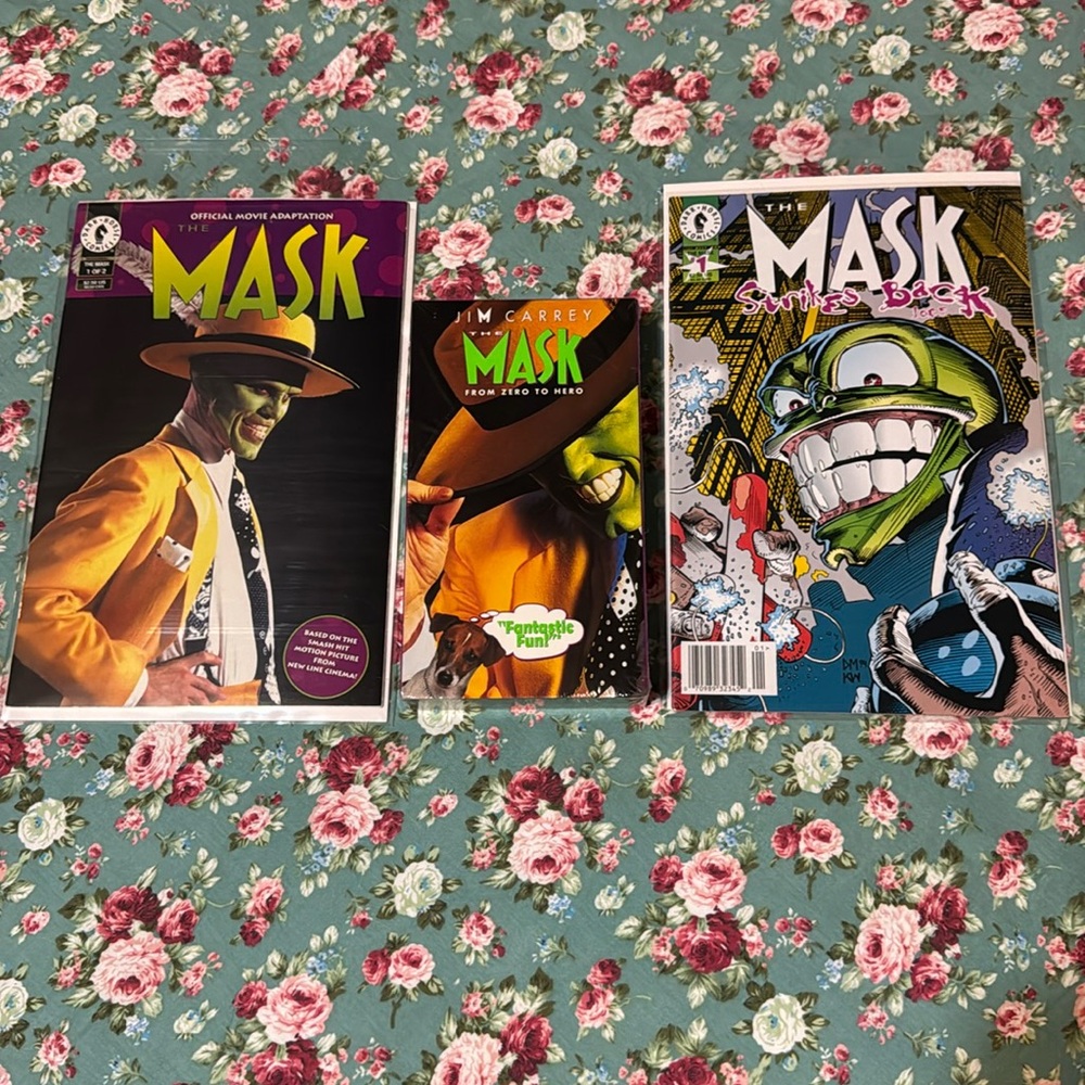 The MASK 📼 & Comic Books. Sealed VHS! 2 near mint condition comic books. 💫📼👀